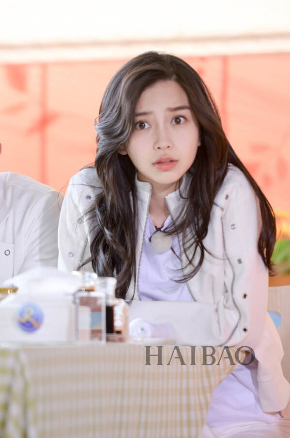杨颖angelababy和迪丽热巴你更爱哪个?
