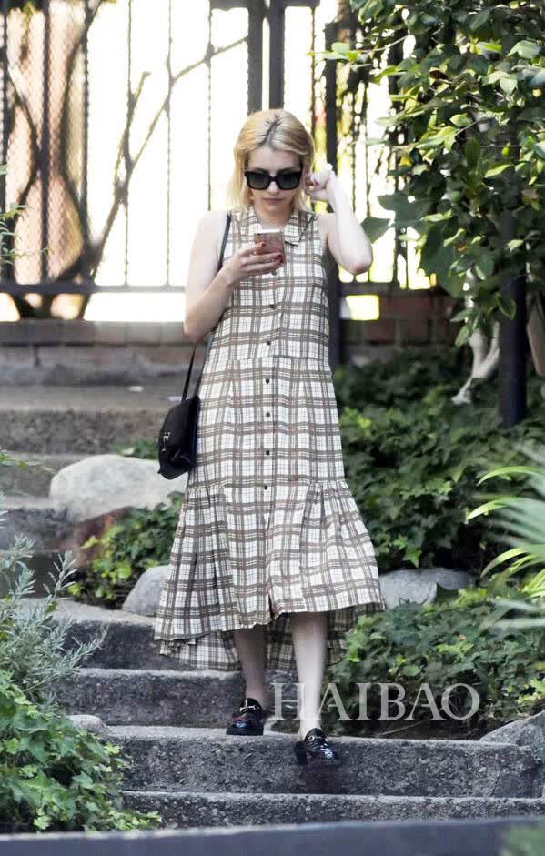 艾玛·罗伯茨 (emma roberts) 在洛杉矶外出mara teigen比弗利山庄