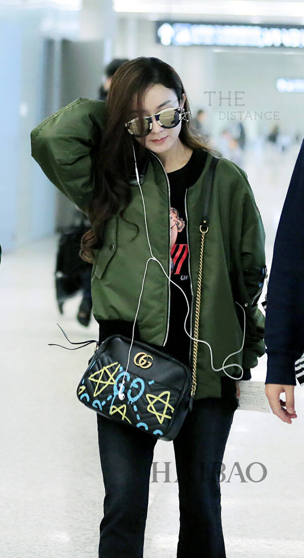 2017年3月23日,赵丽颖北京机场街拍图片延伸阅读:北京机场街拍赵丽颖