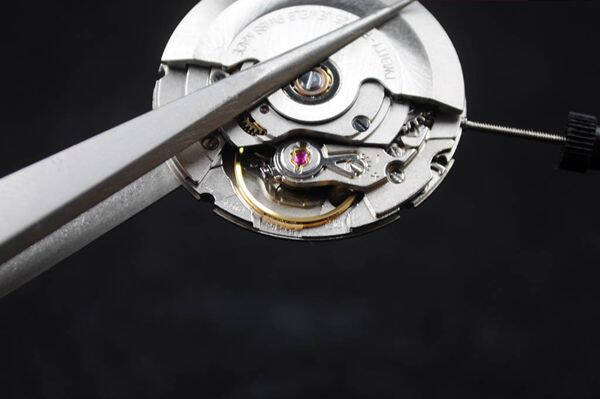 美度贝伦赛丽采用的eta2824机芯是很多出入表圈的朋友们入门首选的