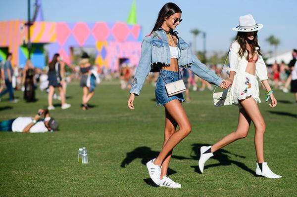 虽然在国内,free the nipple基本上是不可能实现的,但是少女们(90后居