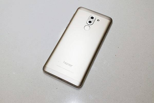 真正平民双摄手机999元起荣耀畅玩6x开箱体验