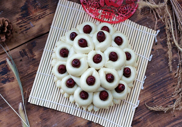 儿时最盼望的是过年,虽说没有太多好吃的,枣山年年都会有,小时候每到