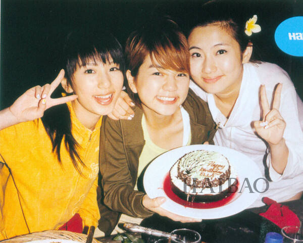 婚礼she林宥嘉更有小粉丝发现,任家萱 (selina) 因为烧伤选择长裙