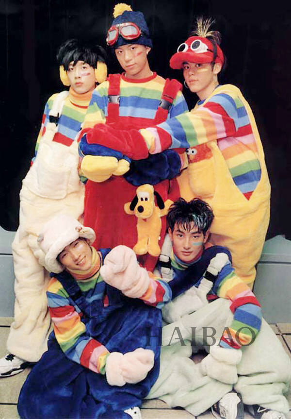 hot当时在亚洲刮起了强大的韩流风,在韩国歌谣界的地位一直无人超越