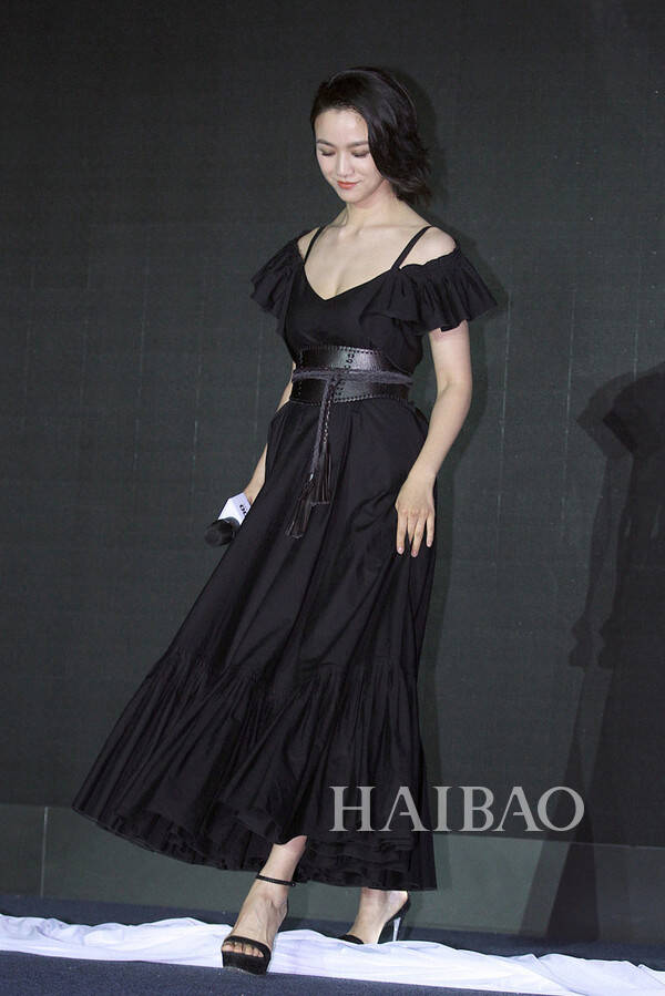 汤唯身着搭现身品牌活动图片延伸阅读:裙装高跟凉鞋汤唯alberta