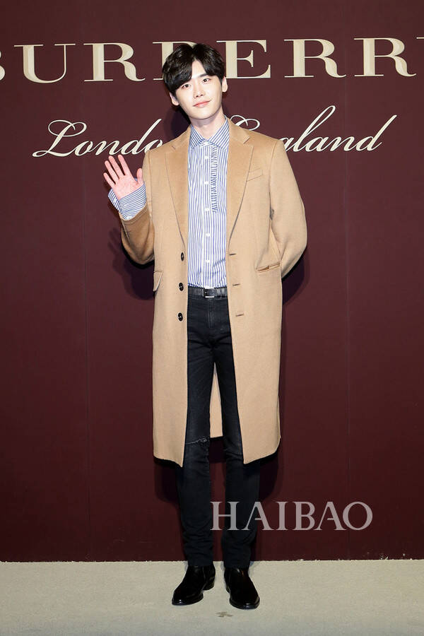 李钟硕韩孝周burberry活动上再聚首