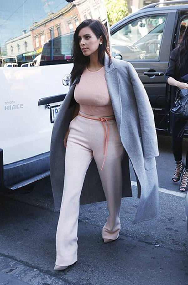 金-卡戴珊d罩杯甩你一脸