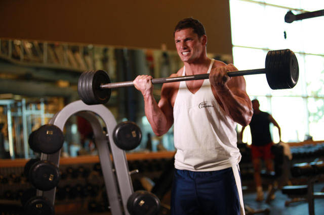 詹米·多南肌肉力大爆发,教你健出魔鬼腹肌