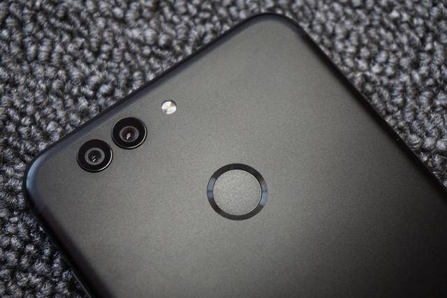 华为nova2评测:美女小姐姐最爱的自拍神器