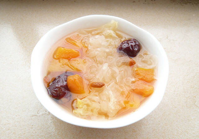 有了雪莲银耳羹 秋天才完美