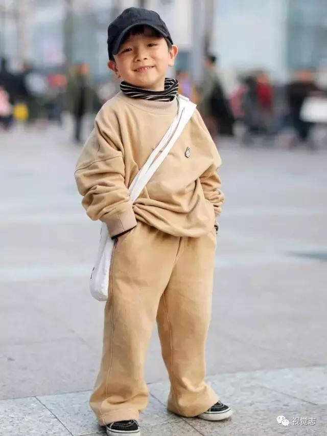 跟爱你的人生个孩子吧,然后拍这样的照片发朋友圈