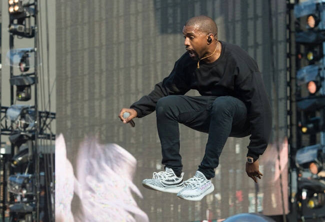 白斑马yeezy价格已经上天破万就在眼前