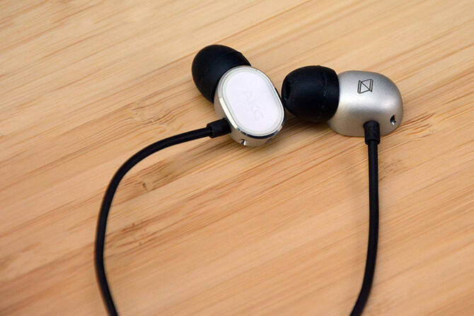 1.akg n20c 苹果安卓双系统切换三键耳机