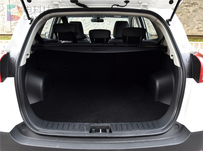 8万预算的新选择 东南dx3对比瑞风s3