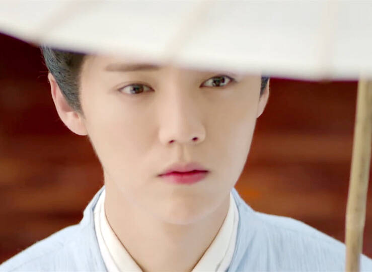 鹿晗饰演的长生是一名活不过20岁的羸弱少年,这位病娇男子虽没有