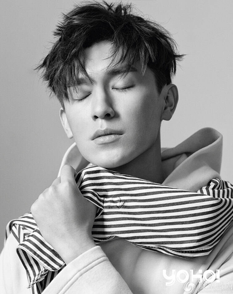 杨旭文写真随性时尚 阳光少年尽显不羁魅力