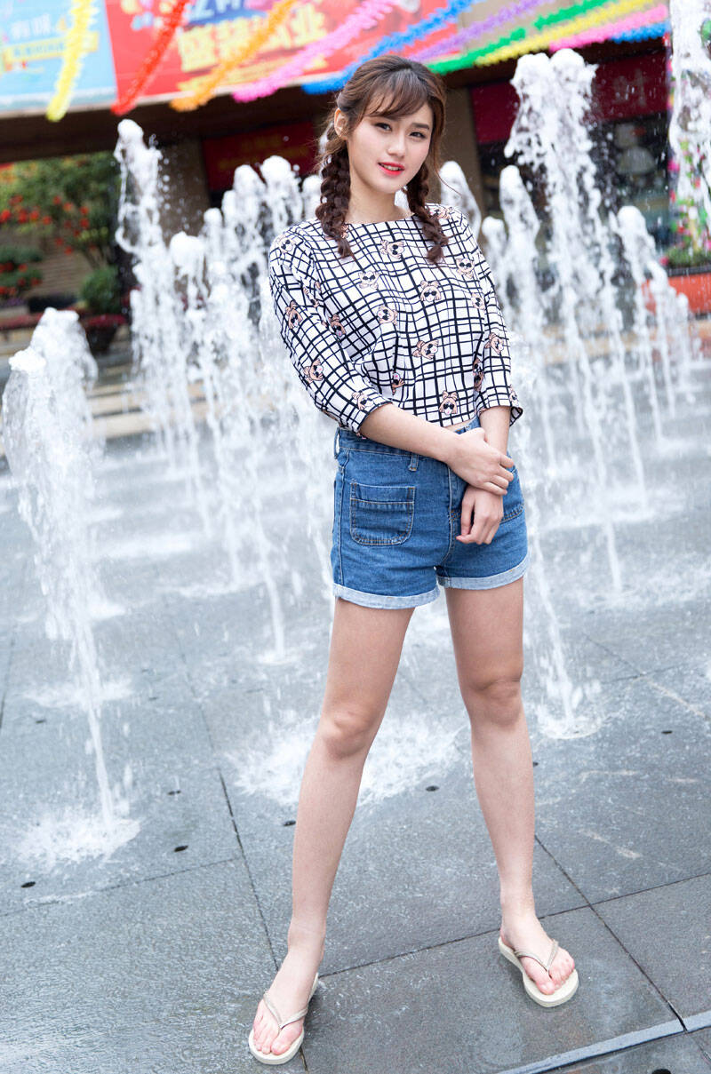 百变的风格正是我想要的,可炫酷可淑女,热裤与人字拖自然百搭,相信