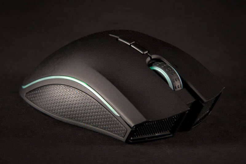 雷蛇mamba曼巴眼镜蛇游戏鼠标评测