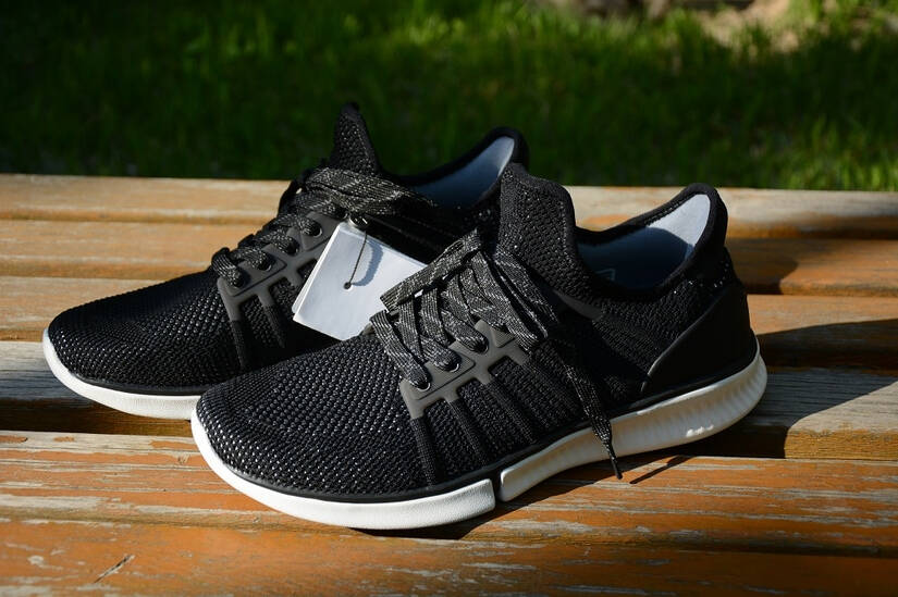 一双鞋玩出"花" 小米智能运动鞋来袭