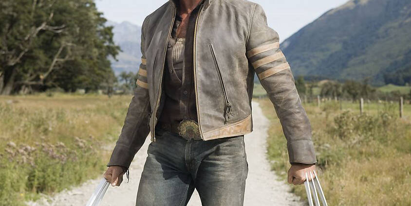 这一款皮夹克还原了狼叔在金刚狼系列中的经典皮衣造型,其制作之精良