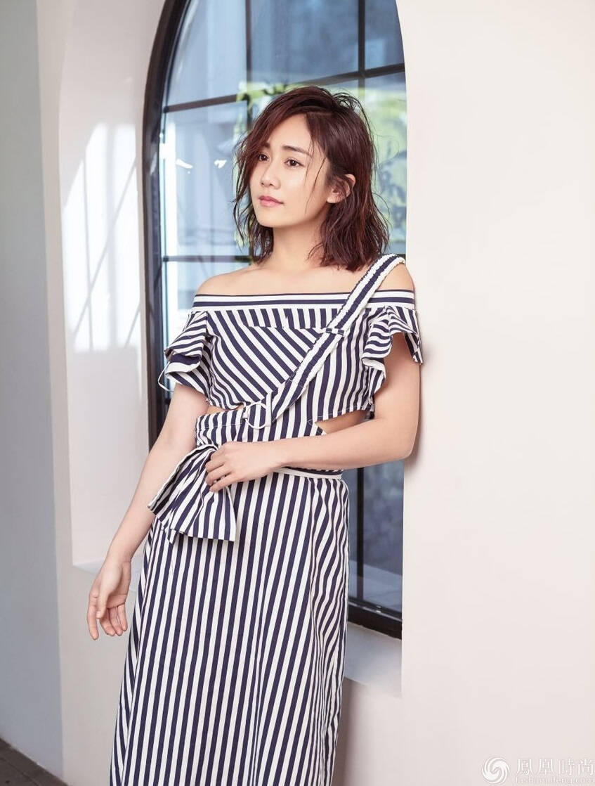 灵动有调性!刘芸最新街拍大片