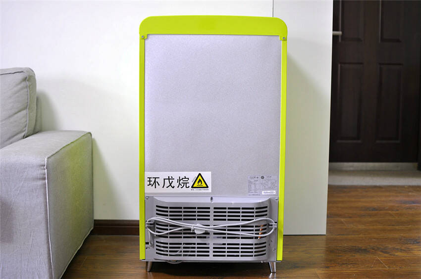 客厅尤物宜看宜用,互联网品牌小吉迷你冰箱开箱鉴赏