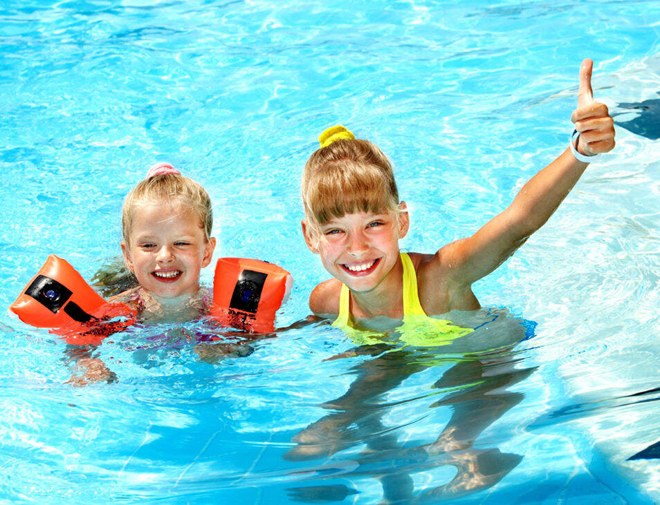 夏日宝宝喜欢游泳玩水,但妈妈们必须注意这些事儿!