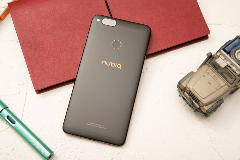 小屏双摄轻旗舰 努比亚z17mini体验评测