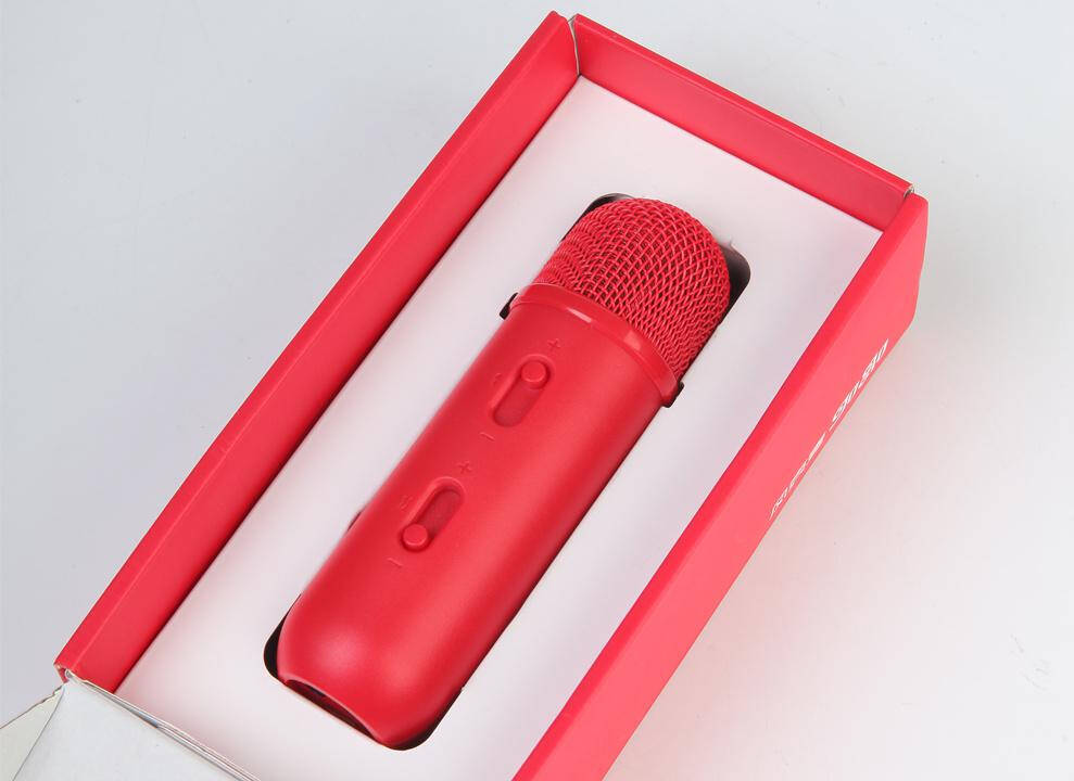 与过去的唱吧麦克风相同,elf依然采用了极简风格的包装,配件包括了