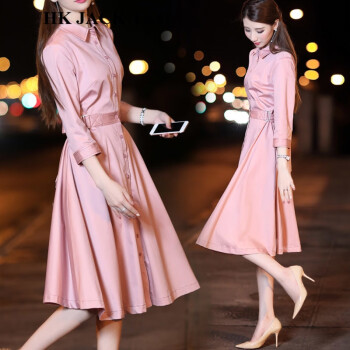 粉红色气质连衣裙