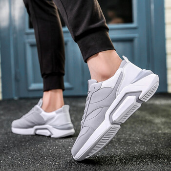 西域骆驼（Van CameL）男士9879灰色-皮面 40