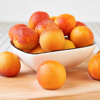 枫小七新疆小白杏产地空运轮台库车甜杏子小红杏鲜果应季新鲜水果生鲜