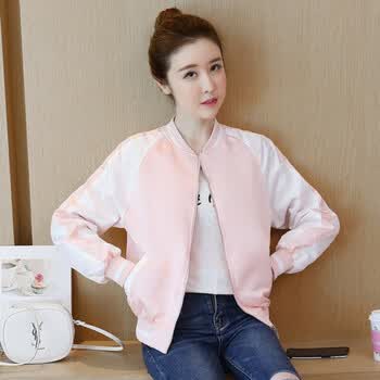 穿宽松休闲外套，打造时尚女神