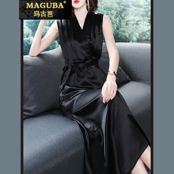 玛古芭（MAGUBA） 纯色 腰带，拉链，褶皱 连衣裙