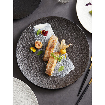 传旗陶瓷餐盘 日式西餐盘 牛肉水果大平盘洗碗机可用 10英寸 高级黑