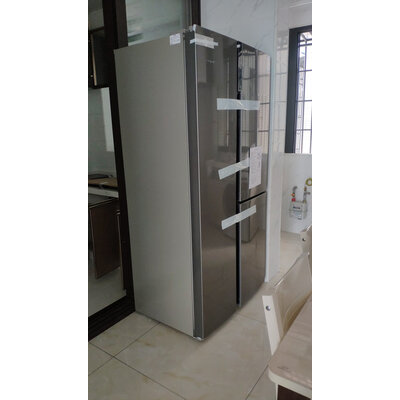 京东的小哥***的,一个人搞定这么大一个冰箱.