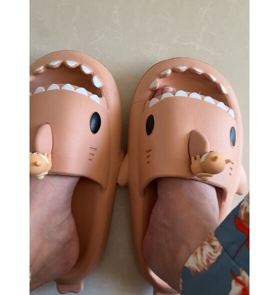 chikoku鲨鱼拖鞋女夏季居家用厚底防滑踩屎感凉唇蜜怎么样?