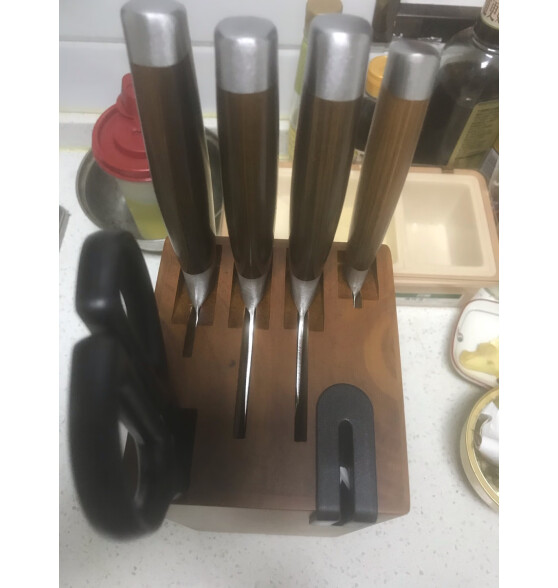 张小泉菜刀厨房刀具套装六件套刀家用切菜刀套装剪刀厨具套装
评测怎么样？好不好用呢？