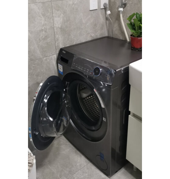 海尔洗衣机纤美168家用全自动滚筒洗衣机一级能效+直驱变频+微蒸空气洗+UVC紫外线杀菌+智能投放 168