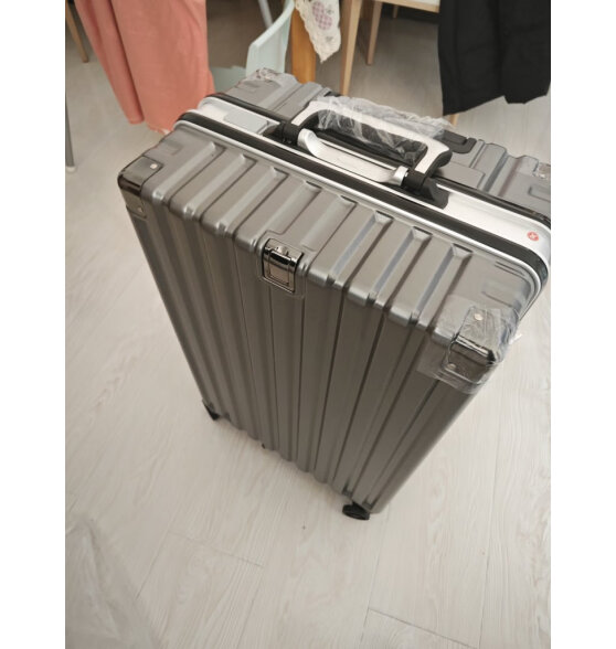 欧遥高颜值行李箱可充电大容量轻便铝框拉杆箱商务密码箱子硬壳旅行箱 暗夜黑 26英寸