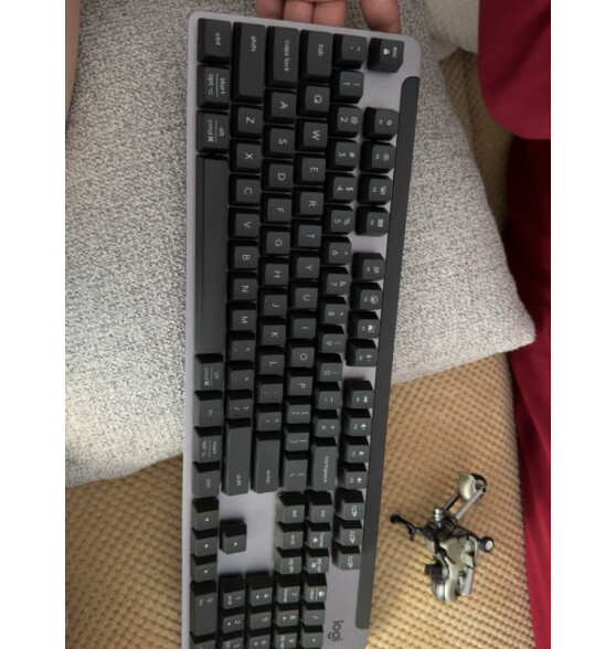 罗技（Logitech）K865机械键盘 无线蓝牙键盘 104键全尺寸键盘电竞游戏商务办公数字键盘 茱萸粉 TTC红轴 （K845升级款）