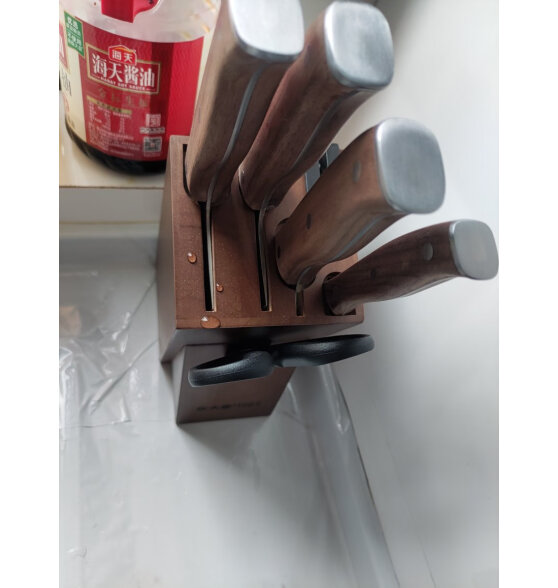 炊大皇 菜刀厨房刀具套装不锈钢六件套切片刀套装剪刀水果刀
值得买吗？是哪里生产的？