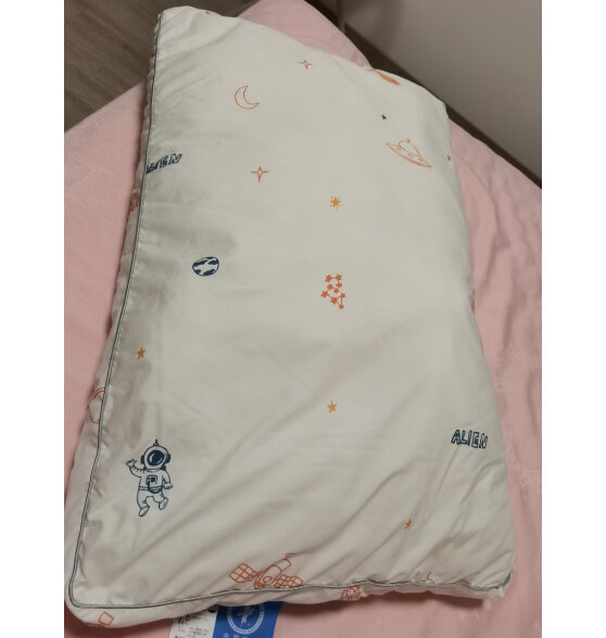 罗莱儿童枕头枕芯 可水洗防螨A类纤维枕 宿舍学生单人枕 太空旅行 47*73cm