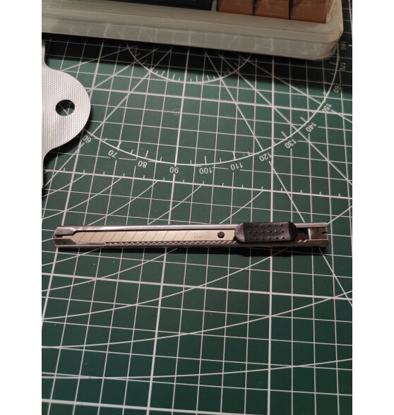 晨光(M&G)文具9mm小号美工刀 推锁裁纸刀壁纸刀 办公用品多功能刀子 单把装颜色随机ASS91323