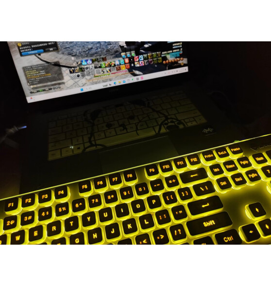 奇联 机械手感键盘有线吃鸡LOL游戏电竞金属面板薄膜台式电脑笔记本外设键盘家用办公 白色白光