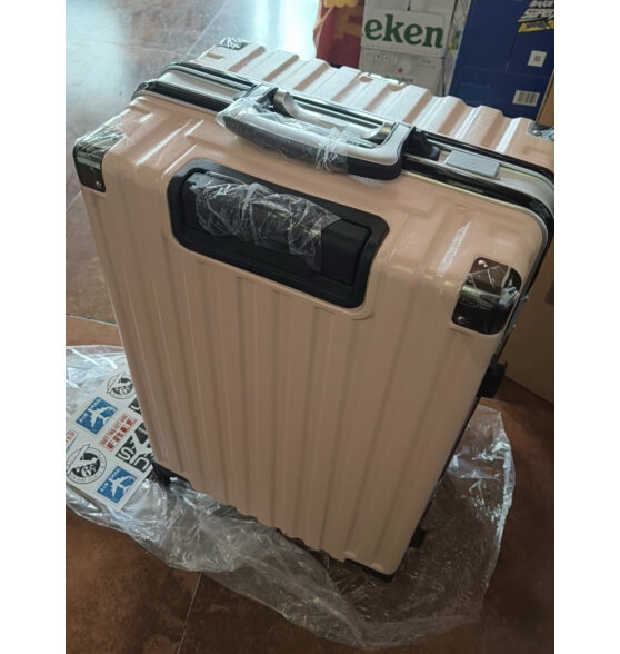 欧遥高颜值行李箱可充电大容量轻便铝框拉杆箱商务密码箱子硬壳旅行箱 暗夜黑 26英寸