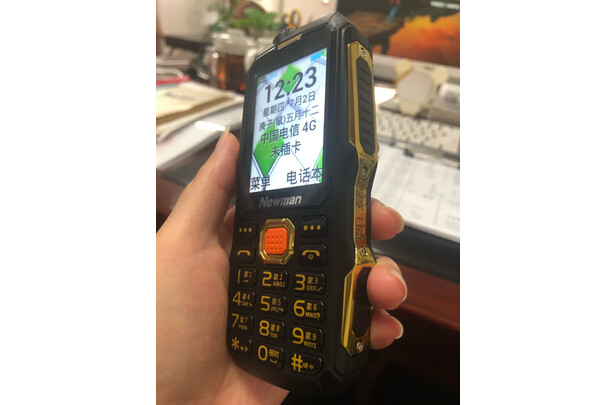 纽曼老人手机怎么插卡