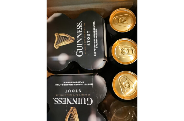 健力士黑啤酒的塑料球