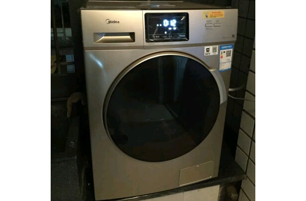 美的滚筒洗衣机洗衣液放在哪个盒子里